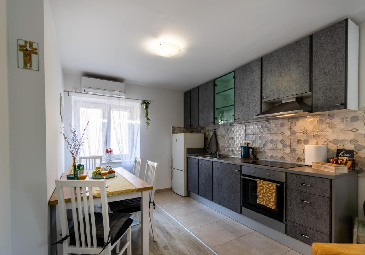 Apartman Tina Metković Exteriör bild